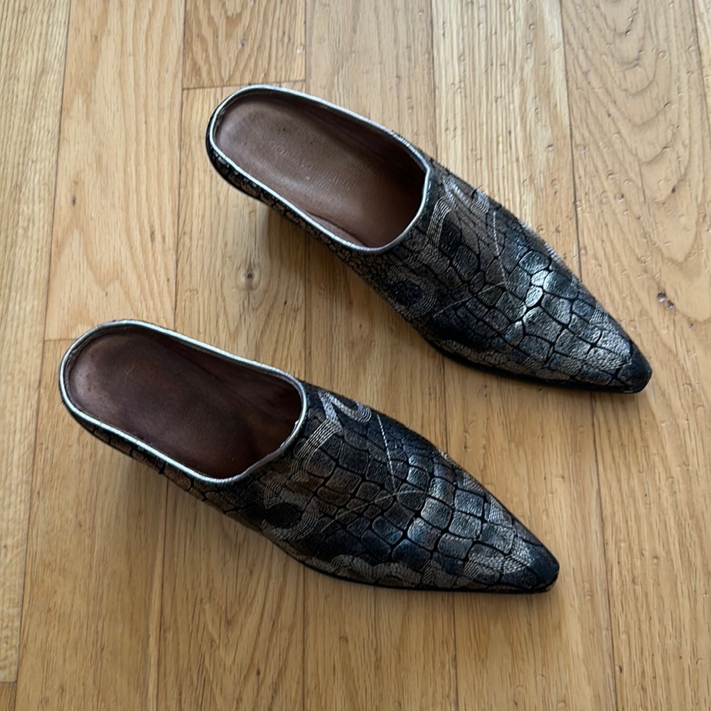Donald Pliner silver crocodile mules 8.5
